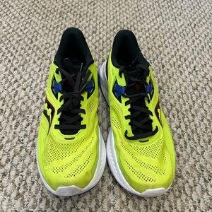 Saucony Guide 15 Neon Yellow Running Shoes with Black Details Size 10